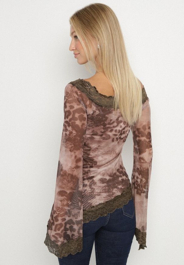 Born2be - Brązowa Siateczkowa Bluzka Hiszpanka z Wiskozą i Bawełną Ozdobiona Koronką Nirriva. Okazja: na co dzień. Typ kołnierza: dekolt hiszpanka. Kolor: brązowy. Materiał: wiskoza, bawełna, koronka. Wzór: aplikacja, koronka. Styl: casual