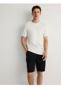 Reserved - Strukturalny t-shirt slim - złamana biel. Materiał: dzianina, bawełna