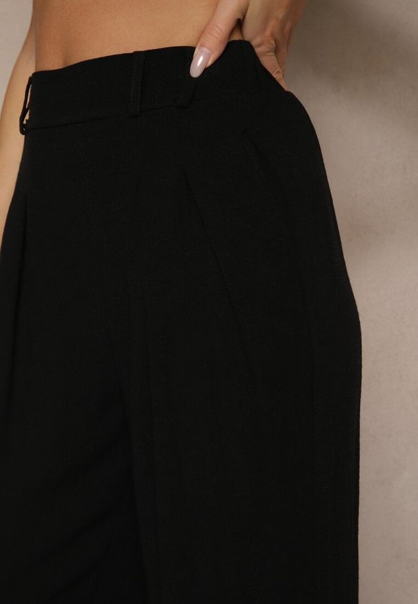 Renee - Czarne Spodnie z Bawełną i Lnem High Waist o Szerokim Kroju Turina. Okazja: na co dzień. Stan: podwyższony. Kolor: czarny. Materiał: bawełna, len. Styl: klasyczny, casual