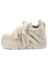 CheBello - Beżowe Sneakersy Chebello Eleganckie Obuwie Damskie Na Platformie. Okazja: na co dzień. Zapięcie: sznurówki. Kolor: beżowy. Materiał: skóra, jeans. Wzór: aplikacja. Obcas: na platformie. Styl: elegancki