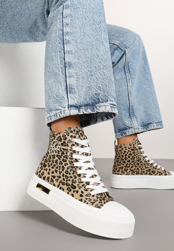 Born2be - Panterkowe Trampki na Grubej Podeszwie za Kostkę z Haftem Fonovia. Okazja: na co dzień. Wysokość cholewki: za kostkę. Materiał: jeans. Wzór: haft. Styl: casual