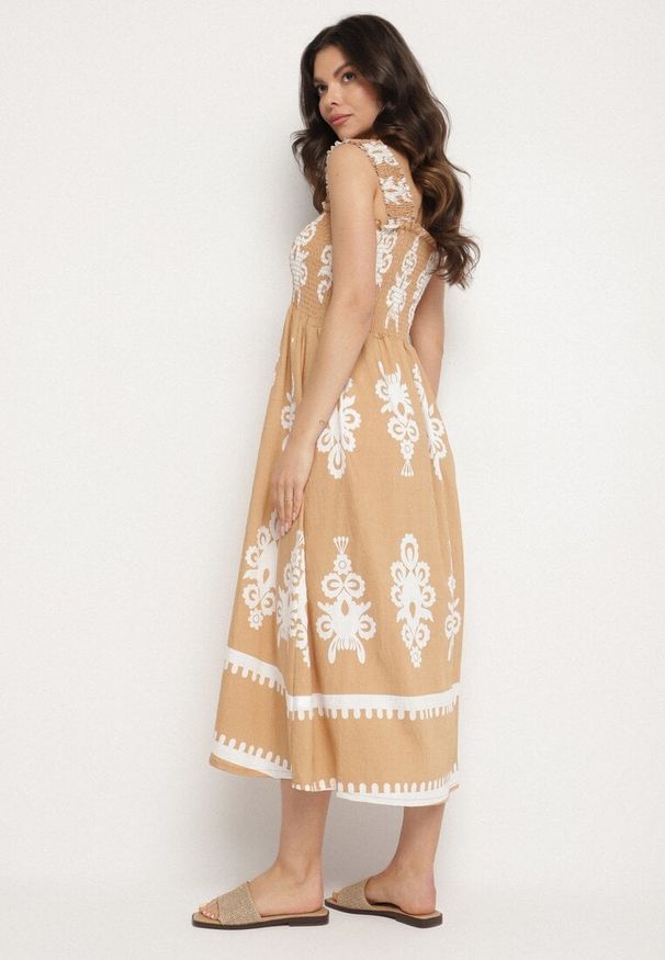 Born2be - Ciemnobeżowa Wiskozowa Sukienka o Rozkloszowanym Kroju w Ornamentny Wzór Adoxie. Okazja: na co dzień, na spacer. Kolor: beżowy. Materiał: wiskoza. Długość rękawa: na ramiączkach. Typ sukienki: rozkloszowane, proste. Styl: casual, klasyczny