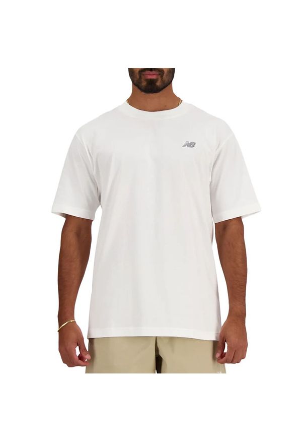 Koszulka New Balance MT41509WT - biała. Kolor: biały. Materiał: bawełna. Długość rękawa: krótki rękaw. Długość: krótkie. Wzór: haft
