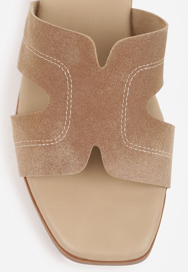 Born2be - Beżowe Klapki VICES na Niskim Słupku z Ozdobnymi Wycięciami w Cholewce Celatheis. Okazja: na co dzień, na spacer. Kolor: beżowy. Materiał: len. Wzór: haft. Sezon: lato. Obcas: na słupku. Styl: elegancki, casual