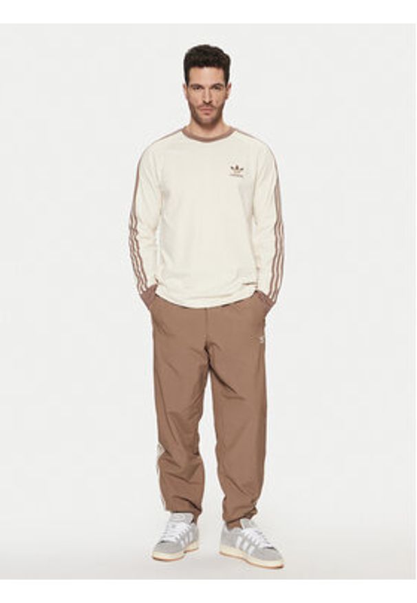 Adidas - adidas Longsleeve adicolor Classics 3-Stripes JN7022 Écru Slim Fit. Materiał: bawełna. Długość rękawa: długi rękaw