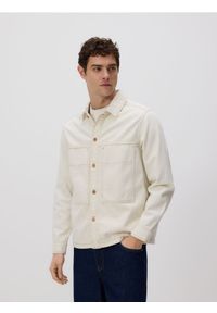 Reserved - Jeansowa koszula comfort fit - złamana biel. Materiał: jeans