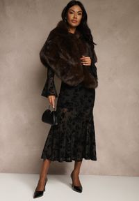 Renee - Brązowe Futerkowe Ponczo Szal Typu Etola Aezney. Okazja: na imprezę. Kolor: brązowy. Materiał: satyna. Styl: wizytowy, elegancki #5