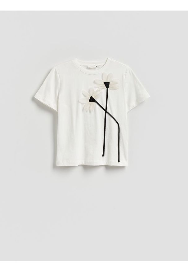 Reserved - T-shirt z aplikacją - biały. Kolor: biały. Materiał: dzianina, bawełna. Wzór: aplikacja. Styl: klasyczny