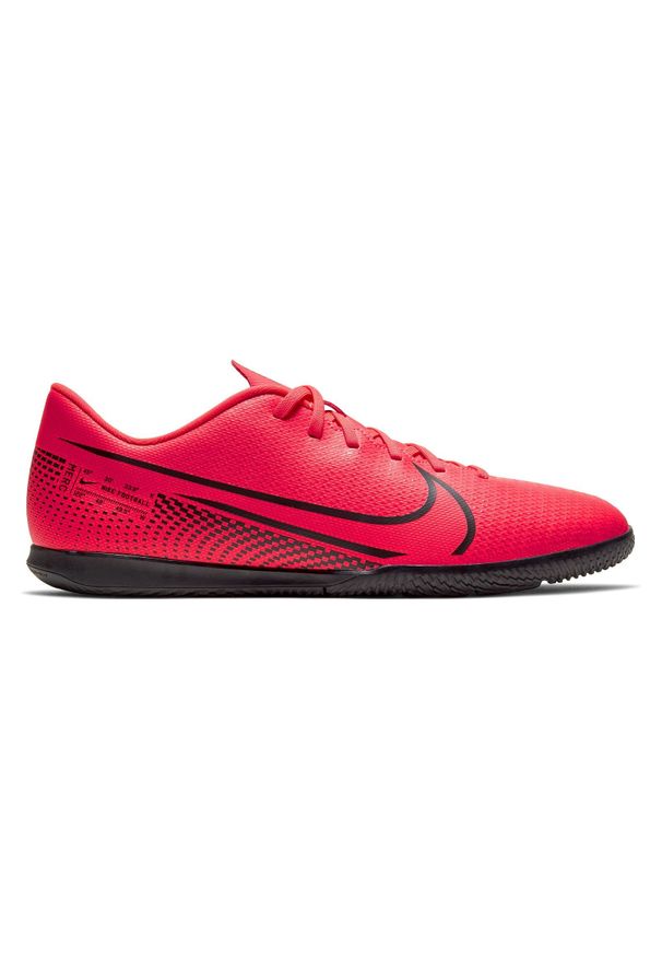 Buty halowe Nike Mercurial Vapor 13 Club IN AT7997. Okazja: na imprezę. Materiał: skóra, guma, syntetyk. Szerokość cholewki: normalna