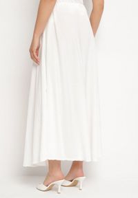 Born2be - Biała Rozkloszowana Spódnica z Wiskozą Zisene. Okazja: na co dzień. Kolor: biały. Materiał: wiskoza. Styl: klasyczny, casual, elegancki #4