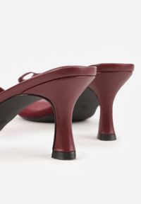 Renee - Bordowo-Czerwone Klapki na Szpilce z Siateczkową Cholewką i Kokardą Brefia. Okazja: na co dzień. Kolor: czerwony. Materiał: tiul. Obcas: na szpilce. Styl: casual. Wysokość obcasa: średni #7