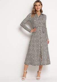 Born2be - Biało-Czarna Taliowana Sukienka Maxi z Materiałowym Paskiem w Geometryczny Print Filint. Kolor: czarny. Materiał: materiał. Wzór: nadruk, geometria. Długość: maxi #1
