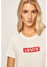Levi's® - Levi's - T-shirt. Okazja: na spotkanie biznesowe, na co dzień. Kolor: biały. Materiał: bawełna, dzianina. Wzór: nadruk. Styl: biznesowy, casual #4