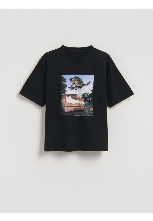 Reserved - Bawełniany t-shirt z nadrukiem - czarny. Kolor: czarny. Materiał: bawełna. Wzór: nadruk