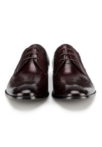 Wittchen - Męskie brogsy skórzane. Nosek buta: otwarty. Kolor: czerwony. Materiał: skóra. Wzór: ażurowy, aplikacja, gładki. Styl: elegancki, klasyczny #2