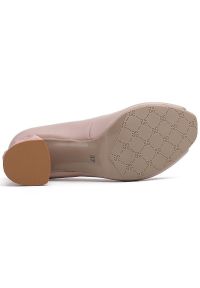 Marco Shoes Skórzane czółenka beżowe z obcasem 3D beżowy różowe. Kolor: różowy, beżowy, wielokolorowy. Materiał: skóra. Obcas: na obcasie. Wysokość obcasa: średni #8