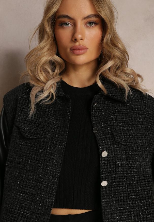 Renee - Czarna Kurtka Bomberka z Ozdobnymi Rękawami i Guzikami Elipmar. Okazja: na co dzień. Kolor: czarny. Materiał: tkanina, jeans. Wzór: aplikacja. Styl: casual, klasyczny