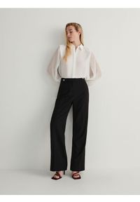 Reserved - Eleganckie spodnie z kantem - czarny. Kolor: czarny. Materiał: tkanina, wiskoza. Styl: elegancki #1