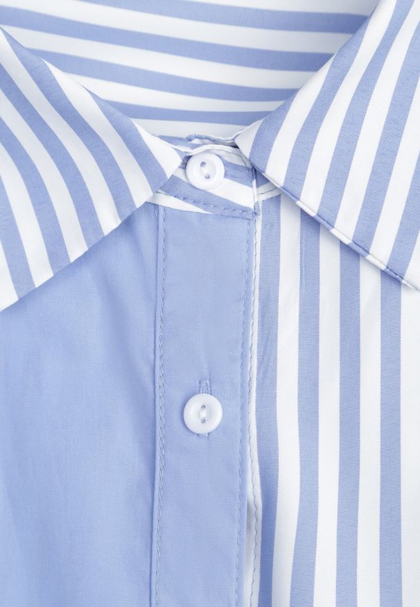 Born2be - Niebieska Asymetryczna Koszula z Materiałowym Paskiem z Klamrą Vodeis. Kolor: niebieski. Materiał: materiał