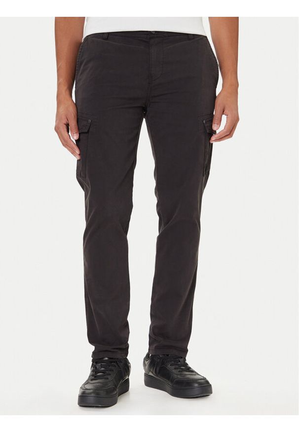 Mustang Spodnie materiałowe Daytona 1016826 Czarny Slim Fit. Kolor: czarny. Materiał: bawełna