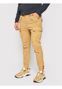 Alpha Industries Joggery Airman 188201 Beżowy Tapered Fit. Kolor: beżowy. Materiał: bawełna