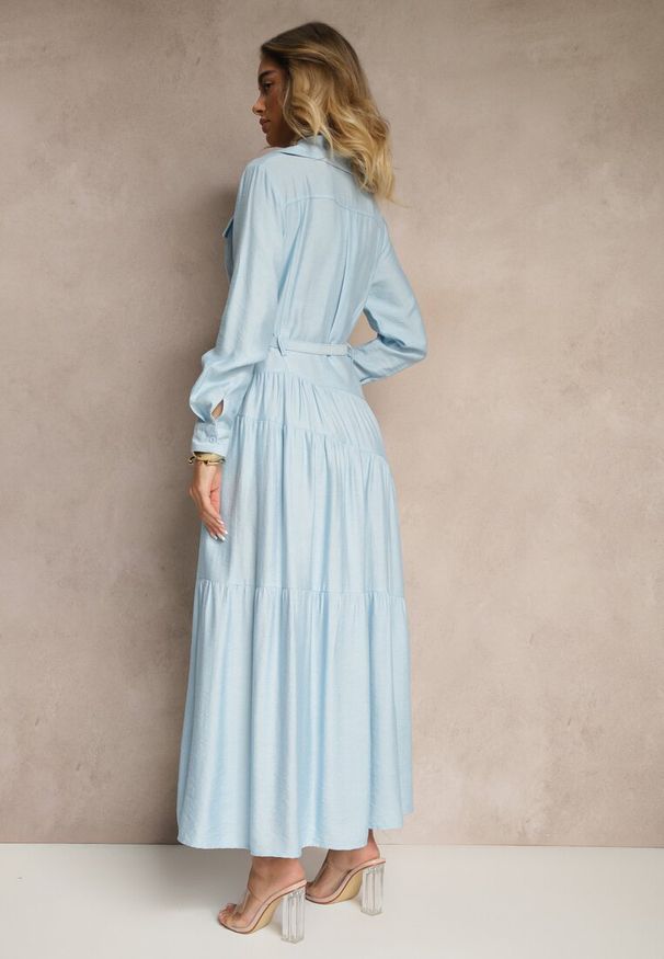 Renee - Niebieska Rozkloszowana Sukienka z Wiskozy z Guzikami i Paskiem Ronesa. Okazja: na co dzień. Kolor: niebieski. Materiał: wiskoza. Typ sukienki: proste. Styl: elegancki, casual
