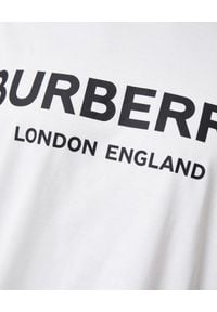 Burberry - BURBERRY - Biała koszulka z logo. Kolor: biały. Materiał: bawełna. Wzór: nadruk. Styl: klasyczny, elegancki #3