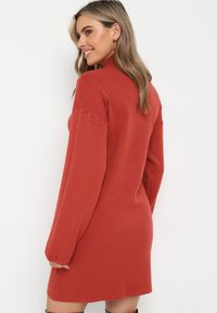 Born2be - Czerwona Sweterkowa Sukienka Mini z Gładkiej Dzianiny Narel. Kolor: czerwony. Materiał: dzianina. Wzór: gładki. Typ sukienki: proste. Długość: mini #5