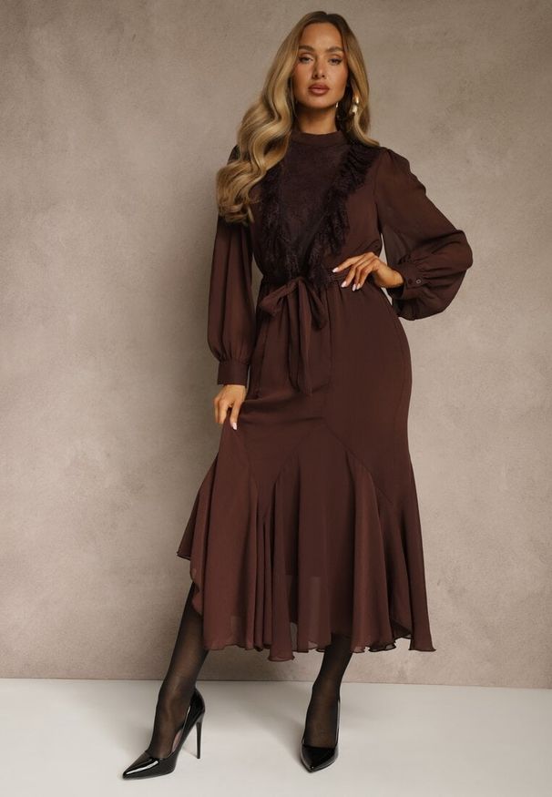 Renee - Brązowa Romantyczna Sukienka z Bufiastymi Rękawami i Falbanką z Koronki Sewmira. Kolor: brązowy. Materiał: koronka. Wzór: koronka. Styl: elegancki, rockowy