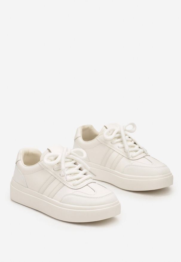 Renee - Białe Sznurowane Sneakersy na Platformie Ozdobione Paskami Tialise. Zapięcie: pasek. Kolor: biały. Wzór: aplikacja. Obcas: na platformie