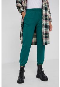 Answear Lab Spodnie bawełniane damskie kolor zielony gładkie. Stan: podwyższony. Kolor: zielony. Materiał: bawełna. Wzór: gładki