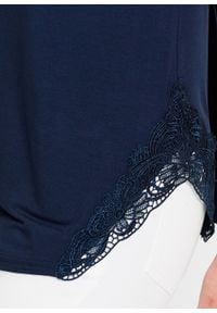 Shirt z wycięciami na ramionach bonprix ciemnoniebieski. Kolor: niebieski. Materiał: koronka. Wzór: koronka #3
