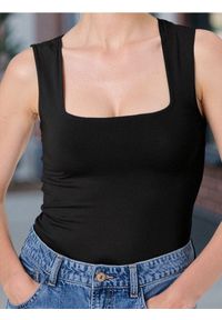Sinsay - Body na ramiączkach z zatrzaskiem - czarny. Kolor: czarny. Długość rękawa: na ramiączkach #1