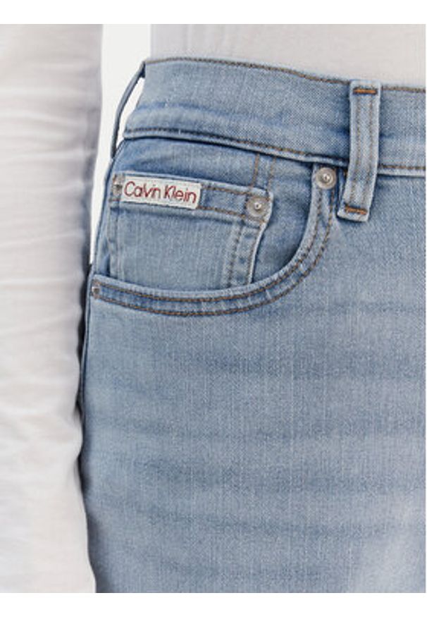 Calvin Klein Jeans Jeansy LV047E618G Niebieski Mom Fit. Kolor: niebieski