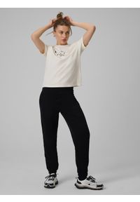 4f - 4F T-shirt regular z nadrukiem damski - beżowy M. Okazja: na co dzień. Kolor: beżowy. Materiał: dzianina, bawełna, materiał, elastan. Długość rękawa: krótki rękaw. Długość: krótkie. Wzór: nadruk. Styl: casual #2