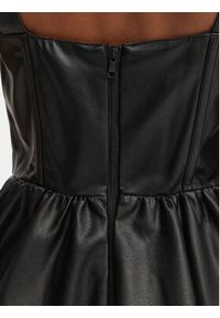 BARDOT - Bardot Sukienka z imitacji skóry Savoy 60114DB Czarny Regular Fit. Kolor: czarny. Materiał: syntetyk #4