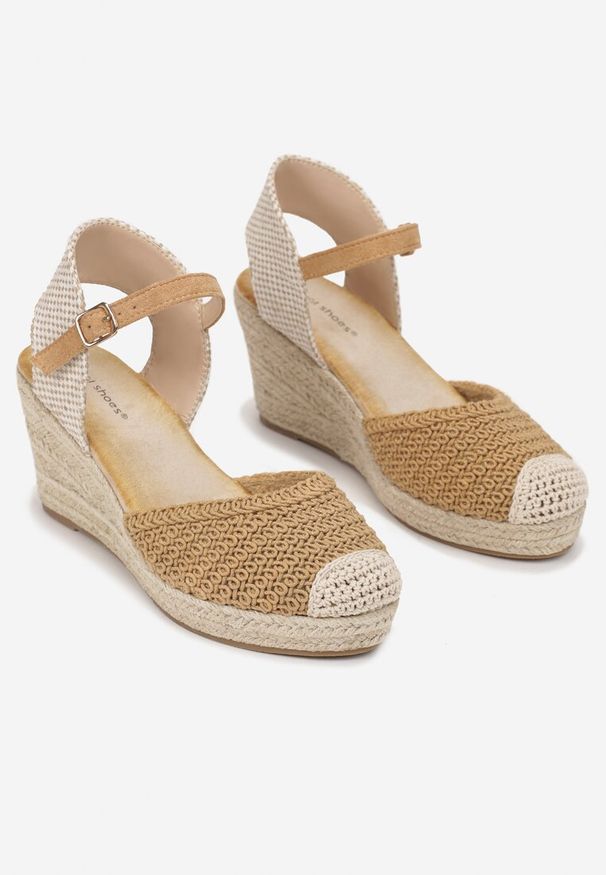 Renee - Brązowe Sandały Espadryle na Koturnie Zdobionym Plecionką Killasia. Zapięcie: pasek. Kolor: brązowy. Materiał: materiał. Wzór: aplikacja. Obcas: na koturnie