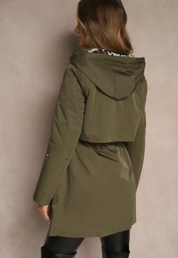 Renee - Zielona Kurtka Parka Ozdobiona Sznurkami przy Odpinanym Kapturze Loriballe. Okazja: na co dzień. Kolor: zielony. Materiał: jeans. Wzór: aplikacja. Sezon: jesień. Styl: casual