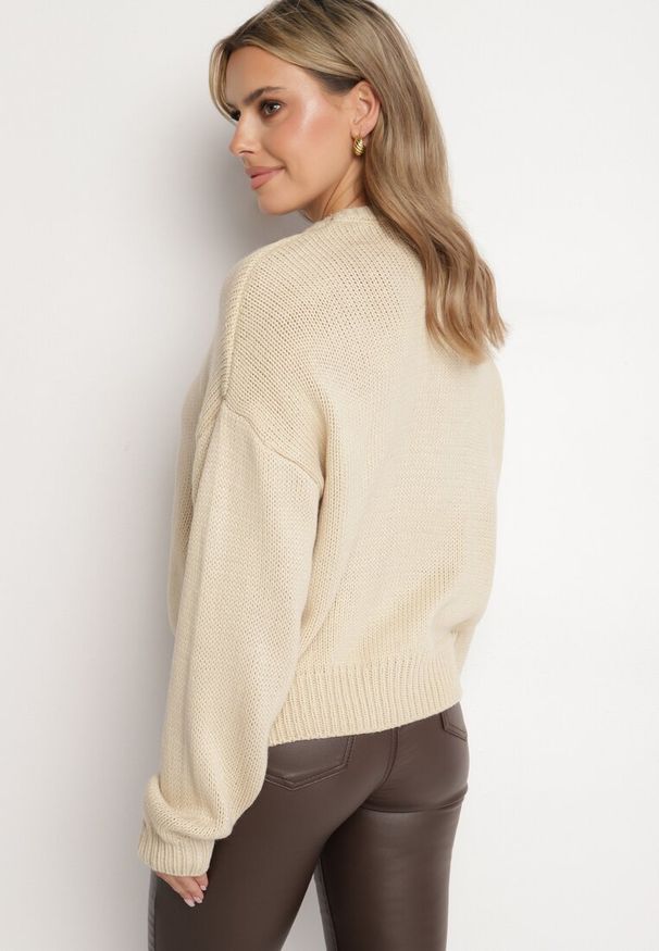 Born2be - Beżowy Sweter z Wiskozy Ozdobiony Misiem i Cekinami Lilimi. Okazja: na co dzień. Kolor: beżowy. Materiał: wiskoza. Długość rękawa: długi rękaw. Długość: długie. Wzór: aplikacja. Styl: elegancki, klasyczny, casual