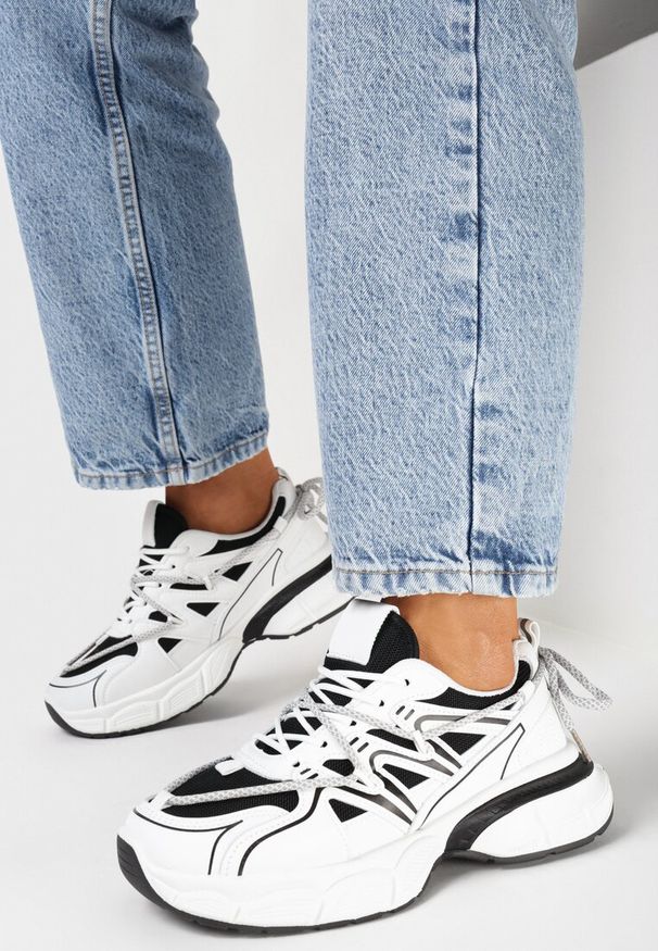 Born2be - Biało-Czarne Sneakersy z Ekoskóry na Grubej Podeszwie z Podwójnym Sznurowaniem Cellira. Zapięcie: sznurówki. Kolor: biały. Materiał: jeans. Wzór: aplikacja