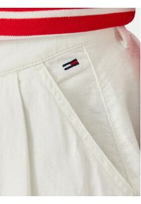 Tommy Jeans Spódnica mini DW0DW22971 Biały Relaxed Fit. Kolor: biały. Materiał: bawełna #2