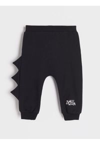 Sinsay - Spodnie Zombie Dash - czarny. Kolor: czarny. Długość: długie. Wzór: napisy, aplikacja #1