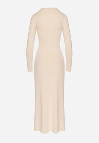 Born2be - Jasnobeżowa Sukienka z Efektownym Marszczeniem i Rozcięciem z Wiskozą Kliheria. Okazja: na co dzień. Kolor: beżowy. Materiał: wiskoza. Długość rękawa: długi rękaw. Styl: casual, elegancki, klasyczny #4