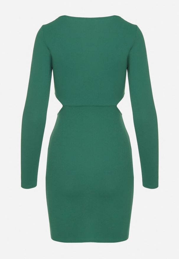 Born2be - Zielona Sukienka o Dopasowanym Kroju z Wycięciami w Talii Halassia. Okazja: na co dzień, na randkę. Typ kołnierza: dekolt w serek. Kolor: zielony. Długość rękawa: długi rękaw. Typ sukienki: proste, dopasowane. Styl: casual, elegancki