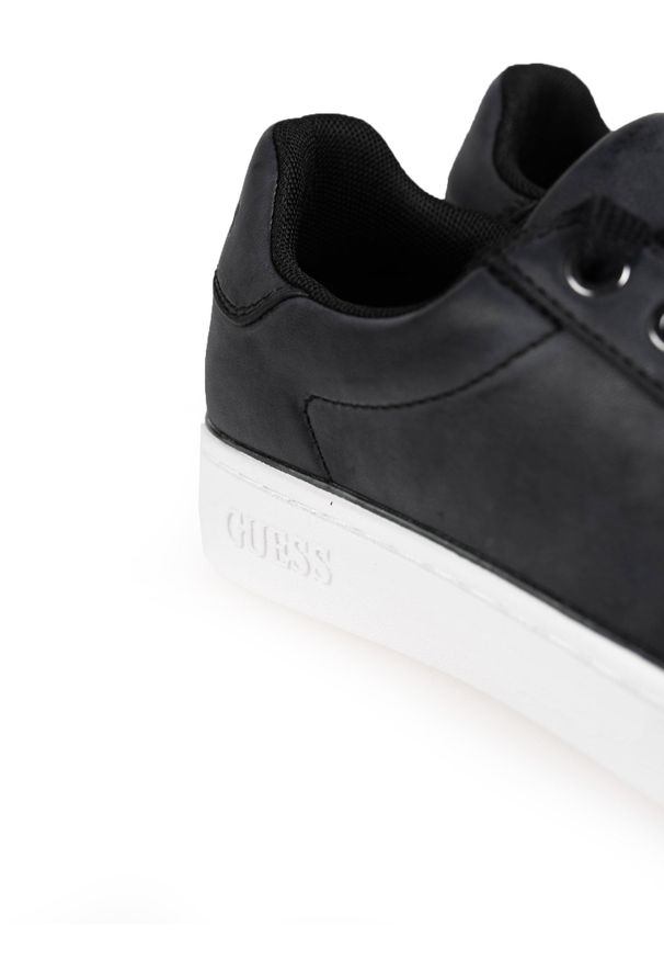 Guess Sneakersy "Babe" | FL7BAA ELE12 | Babe | Kobieta | Czarny. Kolor: czarny. Materiał: skóra ekologiczna
