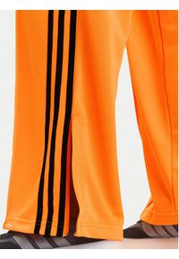 Adidas - adidas Spodnie dresowe adicolor Classic Firebird JY2694 Żółty Loose Fit. Kolor: żółty. Materiał: syntetyk