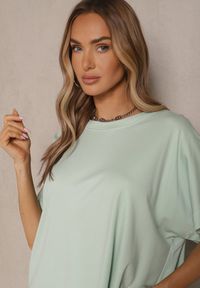 Renee - Jasnozielony T-shirt z Wiskozą o Fasonie Nietoperza Tanalitha. Okazja: na co dzień. Kolor: zielony. Materiał: wiskoza. Styl: casual #5
