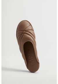 mango - Mango Kapcie kolor beżowy. Nosek buta: okrągły. Kolor: beżowy. Materiał: materiał. Wzór: gładki #3