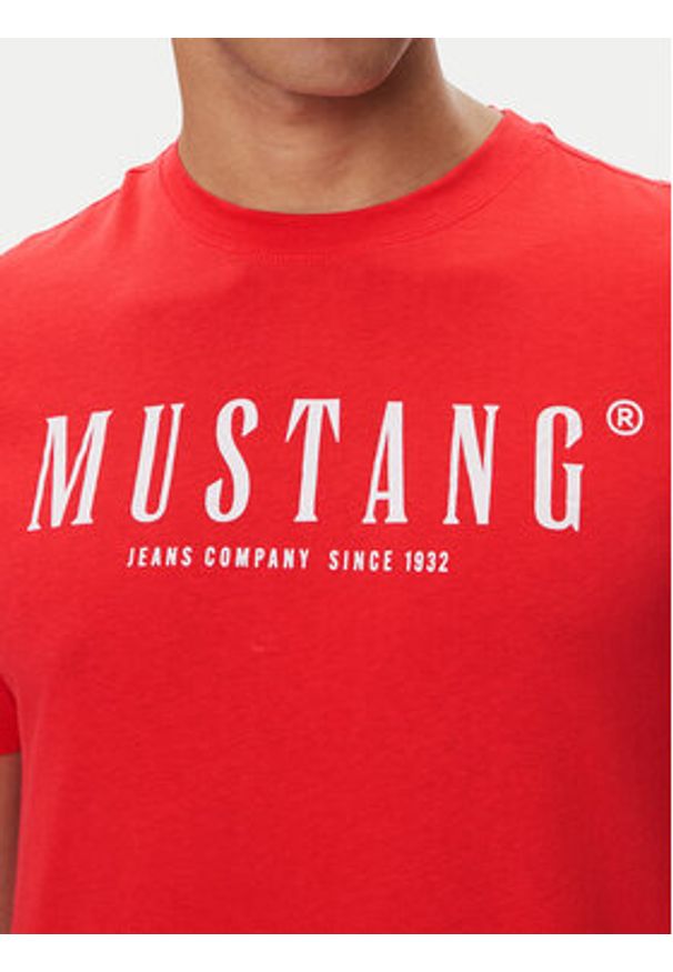 Mustang T-Shirt Austin 1016853 Czerwony Regular Fit. Kolor: czerwony. Materiał: bawełna