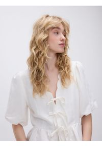 Reserved - Bluzka z lnem - biały. Kolor: biały. Materiał: len